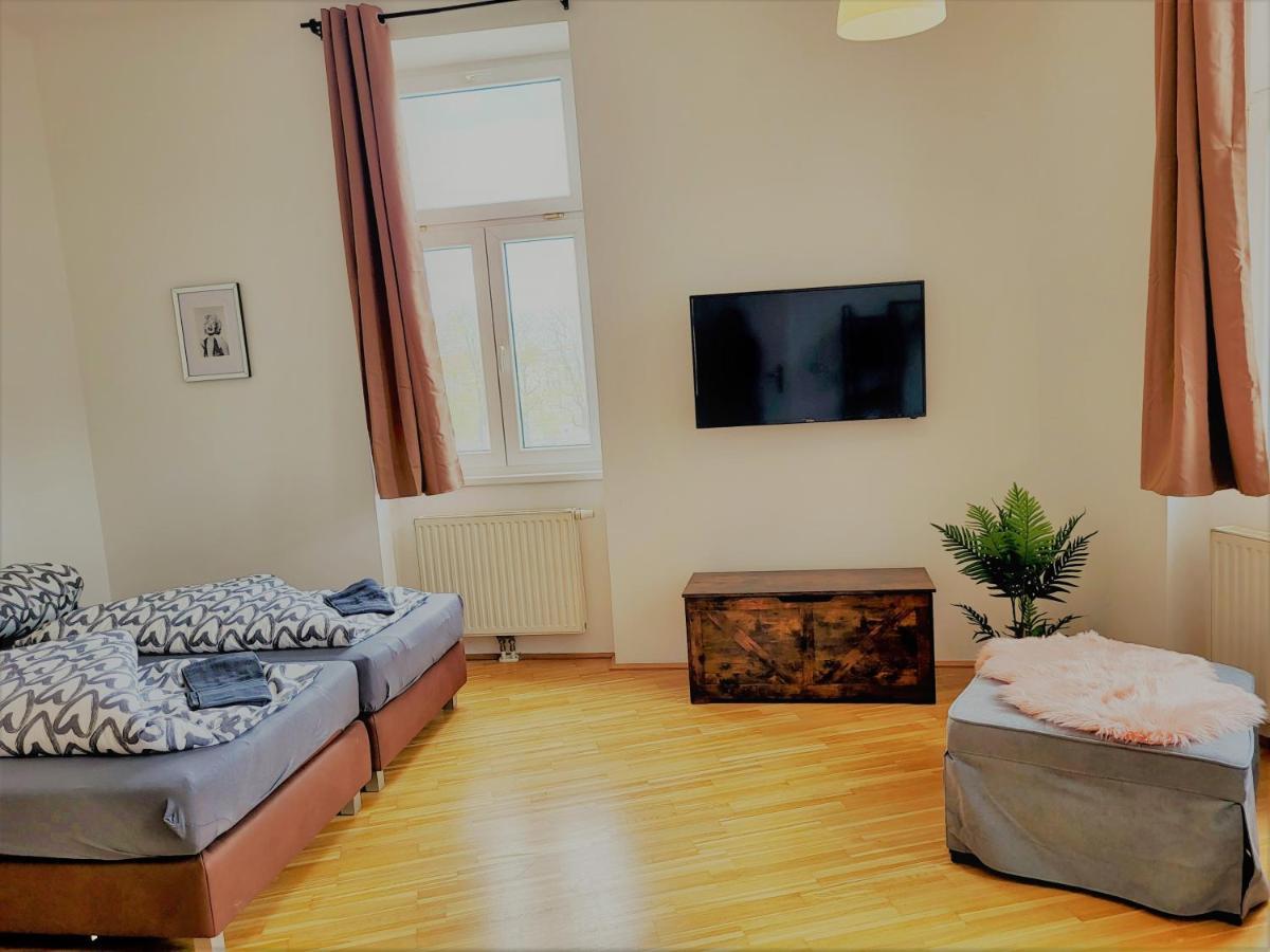 Oswald Apartment